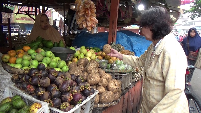 Ini Alasan Harga Kebutuhan Naik Jelang Lebaran Menurut Ekonom Unair