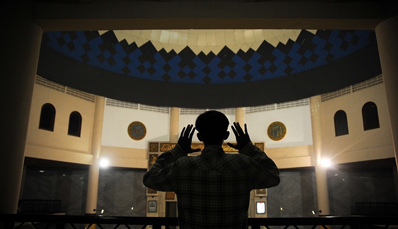 Cara Sholat Tarawih dan Witir di Rumah 23 Rakaat, Niat, Bacaan Bilal