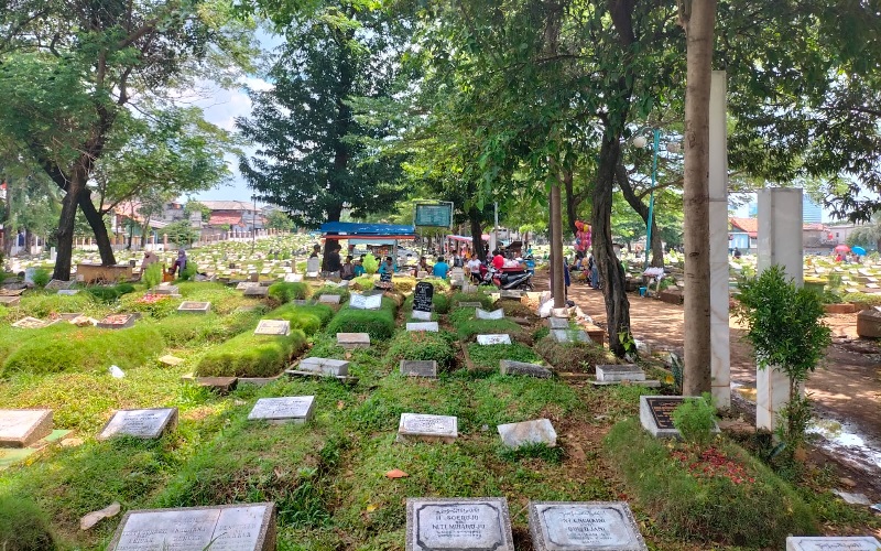 TPU Grogol Kemanggisan Masih Ramai Dikunjungi Peziarah, Begini Penampakannya