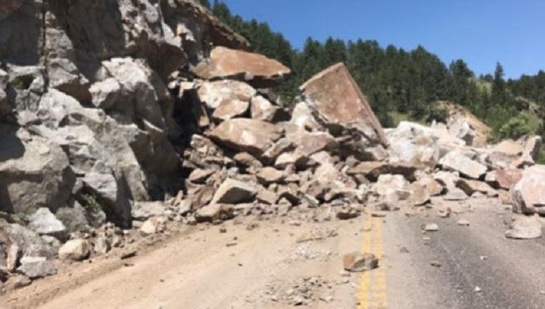 Longsoran Batu Tewaskan 14 Warga, 6 di Antaranya Orang Asia