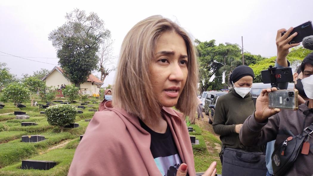 Kronologi Meninggalnya Ibunda Cut Memey, Sempat Positif Covid-19 hingga Divonis Kanker Paru-Paru