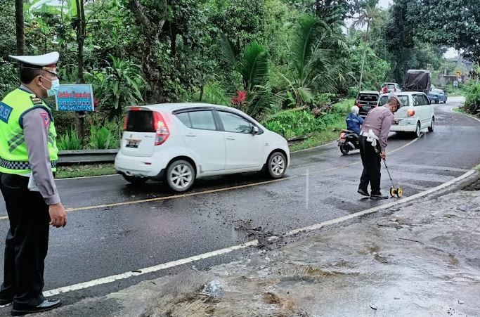 Kecelakaan Beruntun 4 Kendaraan di Buleleng, Bapak-Anak Tewas