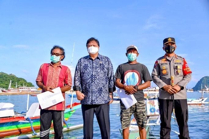 Ketum Golkar Airlangga Hartarto : Semoga Bantuan Tunai jadi Kado Indah di Hari Nelayan Nasional