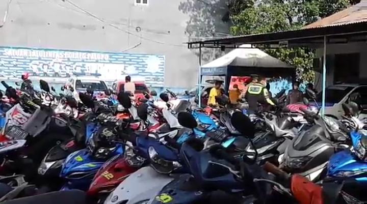 Bubarkan Balap Liar, Polisi Terlibat Kejar-kejaran hingga Amankan Puluhan Motor