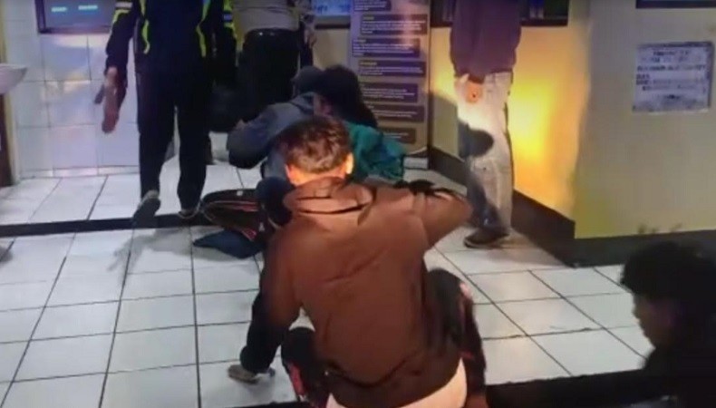 Perang Sarung usai Tarawih, Dua Kelompok Remaja di Sukabumi Diamankan Polisi