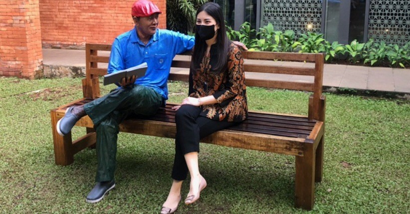 Singgah ke Art Jakarta Gardens 2022, Angela Tanoesoedibjo Kepincut Karya Seni Rupa Ini