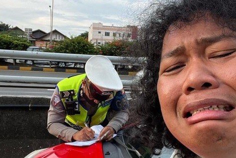 Sebelum Diperiksa Terkait Konten Porno Marshel Sempat Ditilang Polisi, Begini Ekspresinya