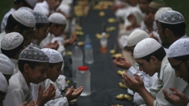 Jadwal Buka Puasa Jakarta dan Sekitarnya Senin 11 April 2022