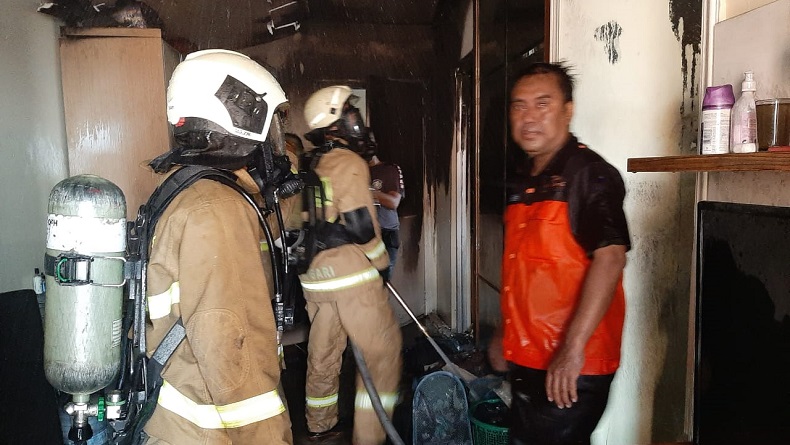 Korsleting Kabel Kulkas, Unit Apartemen di Cengkareng Dilahap Api