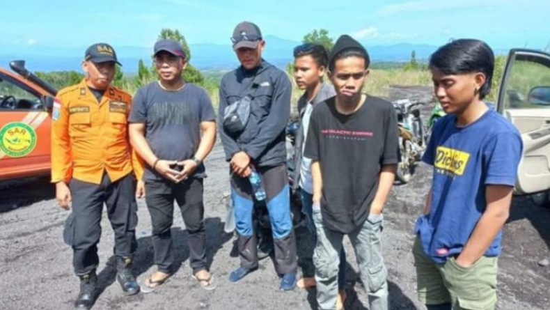 Basarnas Temukan 4 Pendaki Hilang di Gunung Soputan   