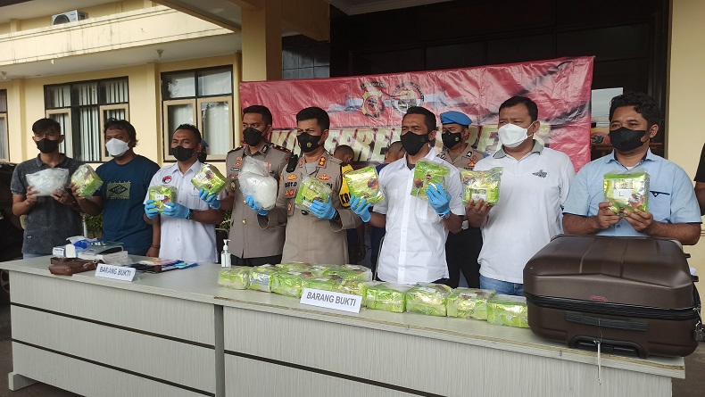 Polisi Gagalkan Peredaran 24,5 Kg Sabu dan Tangkap 2 Kurir Narkoba di Cicurug Sukabumi