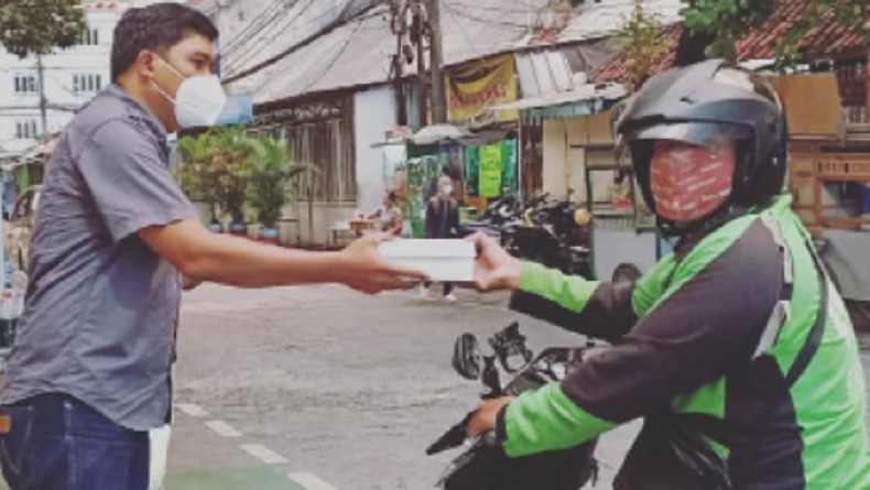 Ramadan, IJTI Jakarta Raya Bagikan Makanan dan Takjil kepada Masyarakat