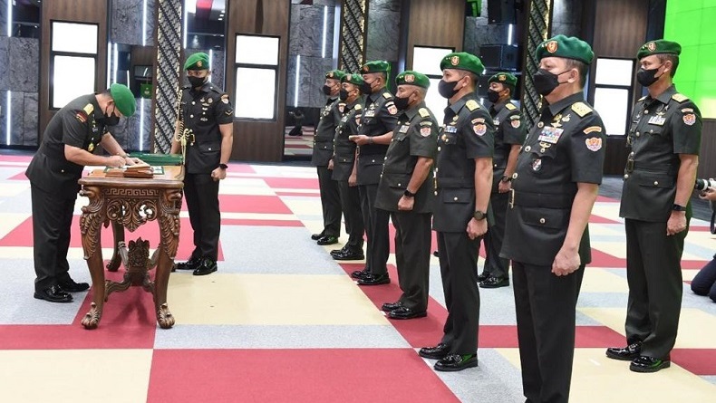 Jenderal Dudung Pimpin Sertijab 6 Perwira TNI AD, Brigjen Iwan Setiawan Resmi Jadi Danjen Kopassus