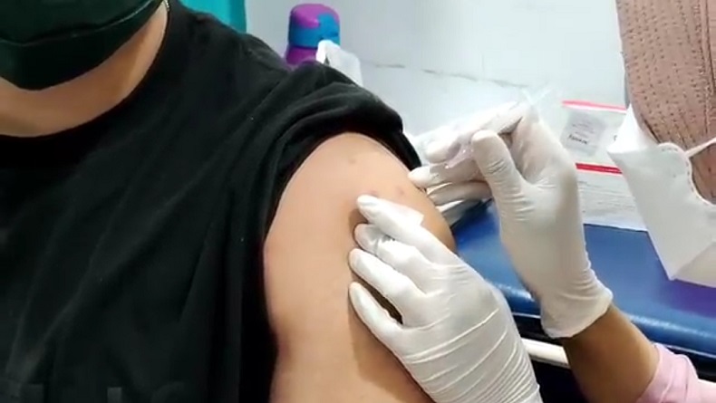 Polda Metro Jaya Gelar Vaksinasi Booster Covid-19  di Jakarta Islamic Centre