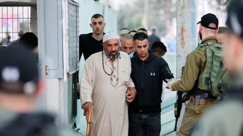 Puluhan Ribu Warga Palestina Padati Masjid Al Aqsa, Tak Ada Bentrokan dengan Pasukan Israel