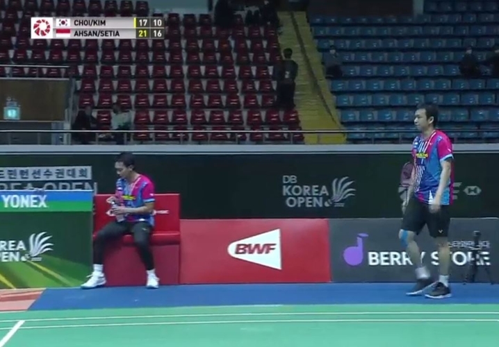 Mohammad Ahsan Buka Puasa saat Tanding di Korea Open 2022, Netizen: Salut, Babah!