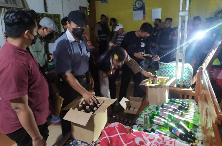 Polres Kulonprogo Bongkar Peredaran Miras di Temon, Puluhan Botol Disita