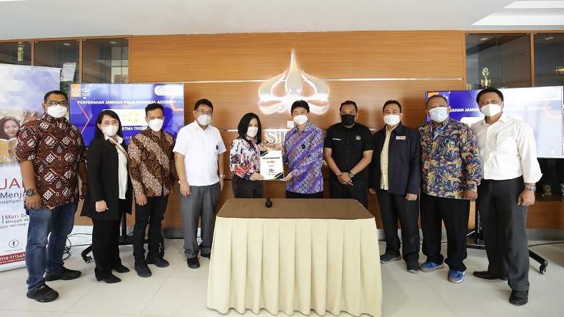 Kenalkan Asuransi di Kalangan Mahasiswa, MNC Life Serahkan Polis ke STMA Trisakti