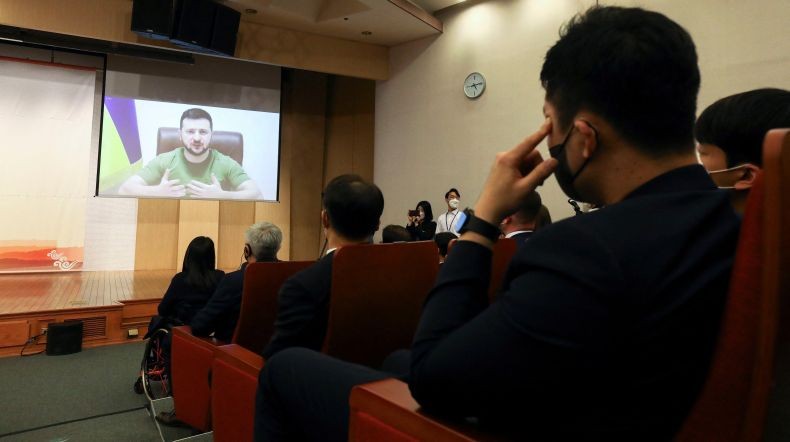 Bicara ke Parlemen Korsel, Zelensky Sebut Puluhan Ribu Warga Kota Mariupol Tewas Diserang Rusia