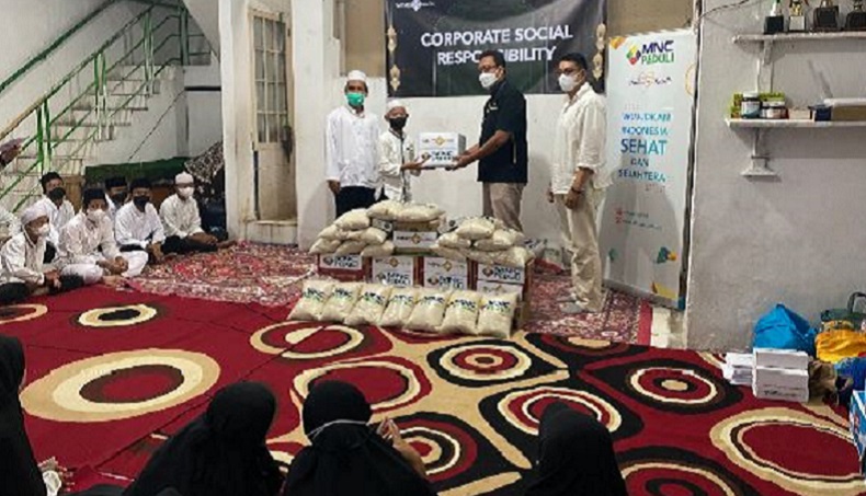 MNC Peduli dan MNC Bank Bagikan Sembako untuk Anak Yatim Panti Asuhan Chairun Nissa 