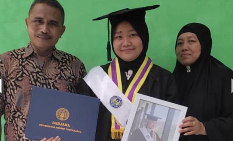 Kisah Inspiratif Mita Safitri, Kuliah Nyambi Pelayan Toko Raih Cumlaude Kini Kejar S2