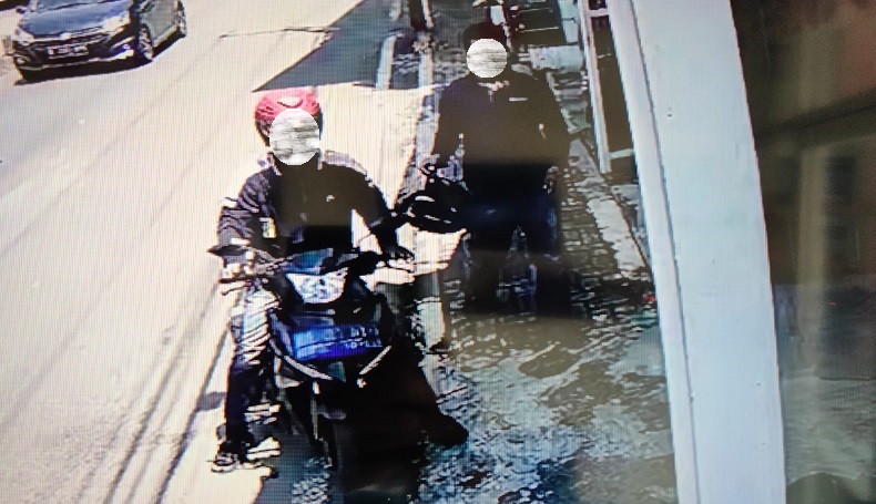 Tak Takut Wajah Terekam CCTV, Pencuri di Majalengka Gasak Uang Rp7 Juta di Jok Motor
