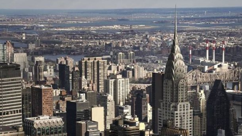 Kereta Api Bawah Tanah di New York Diserang Pria Bersenjata, Puluhan Orang Terluka