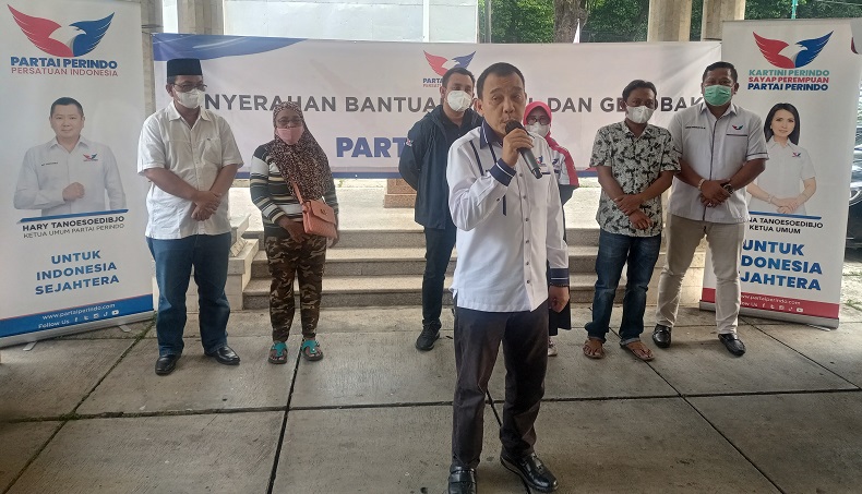 Bantu Ekonomi Kerakyatan, Partai Perindo Bagikan Gerobak untuk UMKM