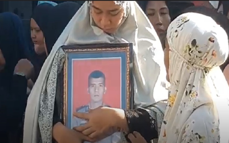 Pemakaman Ipda Imam Agus di Madina, Calon Istri Menangis Antar ke Peristirahatan Terakhir