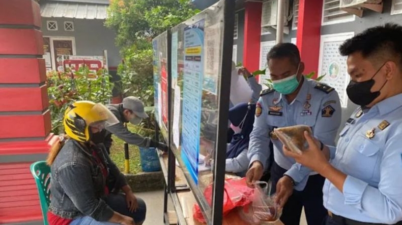 Cegah Narkoba Masuk, Petugas Lapas Bandarlampung Perketat Pos Penitipan Barang