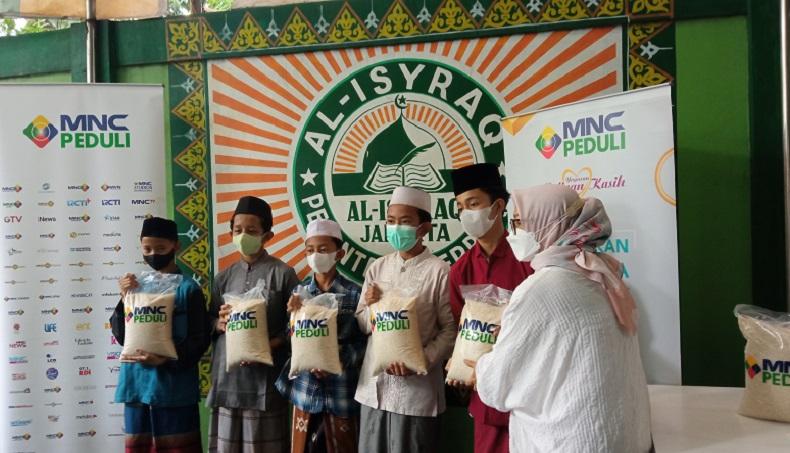 MNC Peduli Salurkan Bantuan Beras, Ponpes Gratis Al-Isyraq: Semoga Selalu Diberi Kemaslahatan