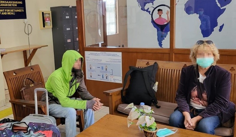 Dua WNA Rusia Hidup Menggelandang di Bali Diamankan Imigrasi