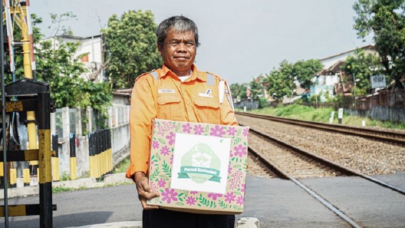 20 Tahun Jadi Penjaga Perlintasan Kereta, Sutikno Senang Kini Banyak yang Menghargainya