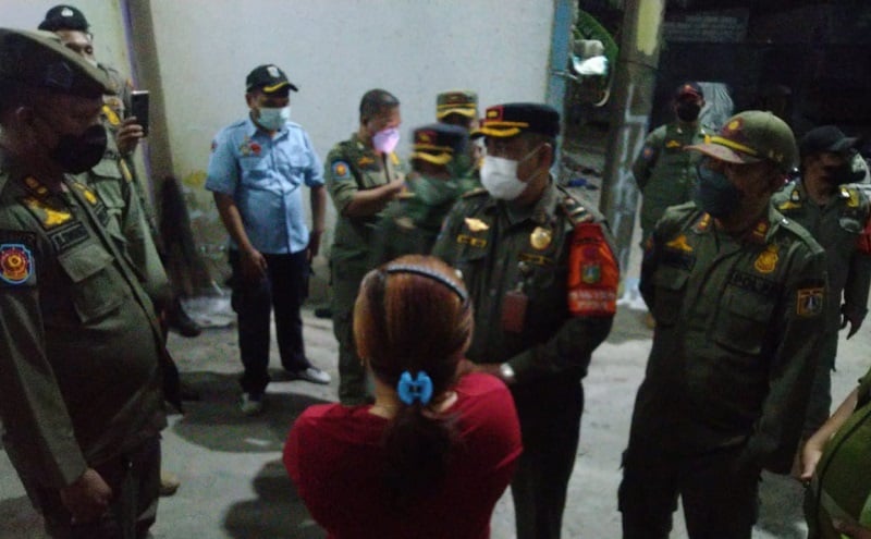 Razia Indekos di Kalideres, 3 Pasangan Tak Resmi Kepergok Berduaan di Kamar