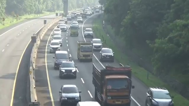 Libur Paskah, Lalu Lintas Kendaraan dari Jabodetabek Menuju Bandung di Tol Purbaleunyi Padat