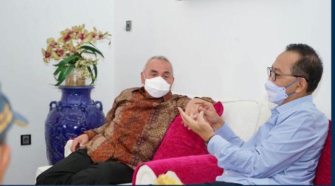 Ketika Gubernur Kaltim dan Kepala Otorita IKN Saling Lempar Candaan soal Jabatan Siapa yang Lebih Tinggi