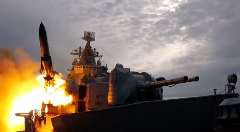 Ngeri, Rusia Gelar Latihan Memburu Kapal Selam Musuh Libatkan Puluhan Kapal Perang dan Pesawat