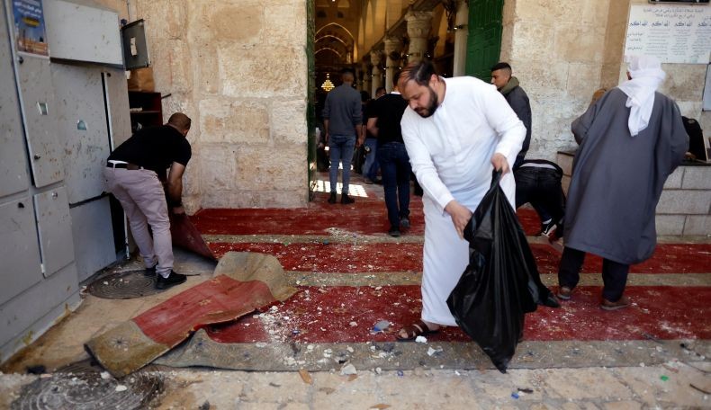 Polisi Israel Serang Masjid Al Aqsa, Korban Luka Jadi 340 Orang termasuk di Tepi Barat