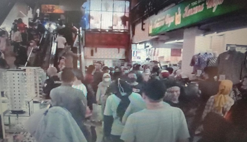 Jelang Lebaran, Warga Serbu Pasar Baru Bandung, Terjadi 7.000 Transaksi per Hari