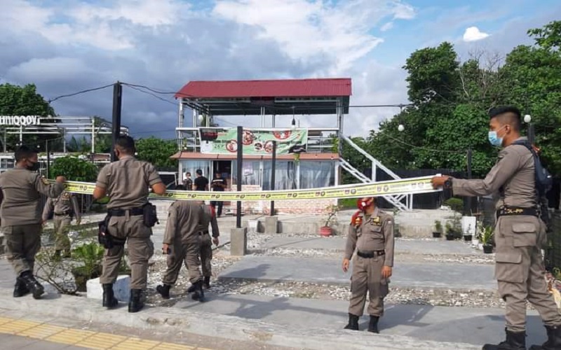 Ditertibkan Satpol PP saat Lebaran, PKL di Pantai Padang Ngamuk