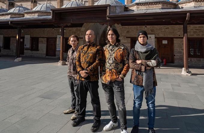 Deretan Artis Punya Saudara Tiri, Akur Meskipun Beda Orang Tua!