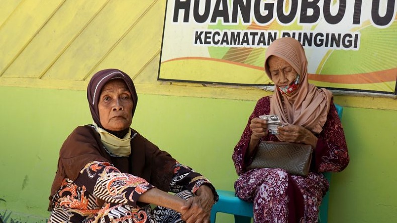 Warga Kota Gorontalo Mulai Terima BLT Minyak Goreng dan Bahan Pokok