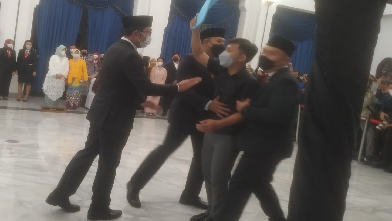Mahasiswa Interupsi Pelantikan dan Minta Tanda Tangani Pakta Integritas, Wali Kota Bandung Bilang Begini