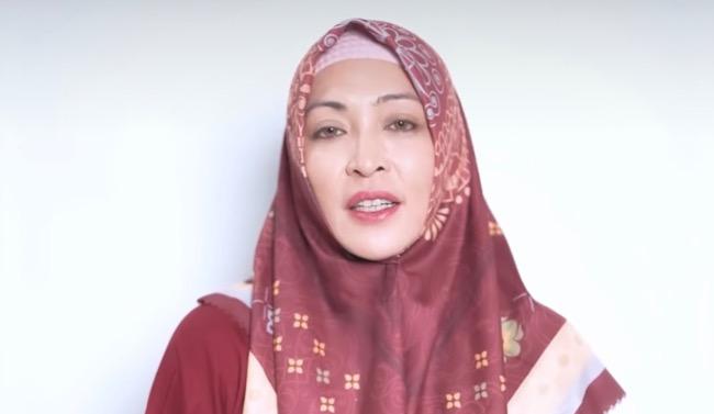 Cerita Perjuangan Hijrah Angelina Sondakh, Sempat Sembunyikan Hijab dari Ayah   