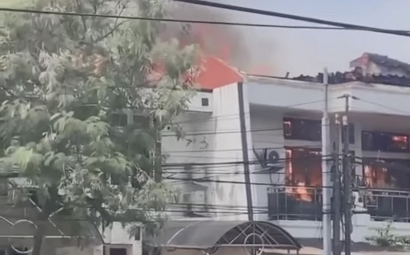 Rumah Mewah di Bekasi Terbakar, Kerugian Ditaksir Rp1,5 Miliar