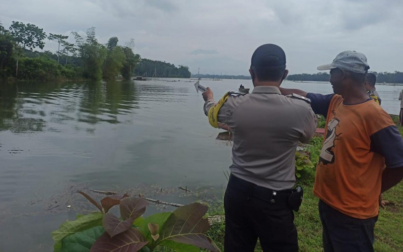 Perahu Rakit Terlepas, Pencari Rumput di Malang Tewas Tenggelam 