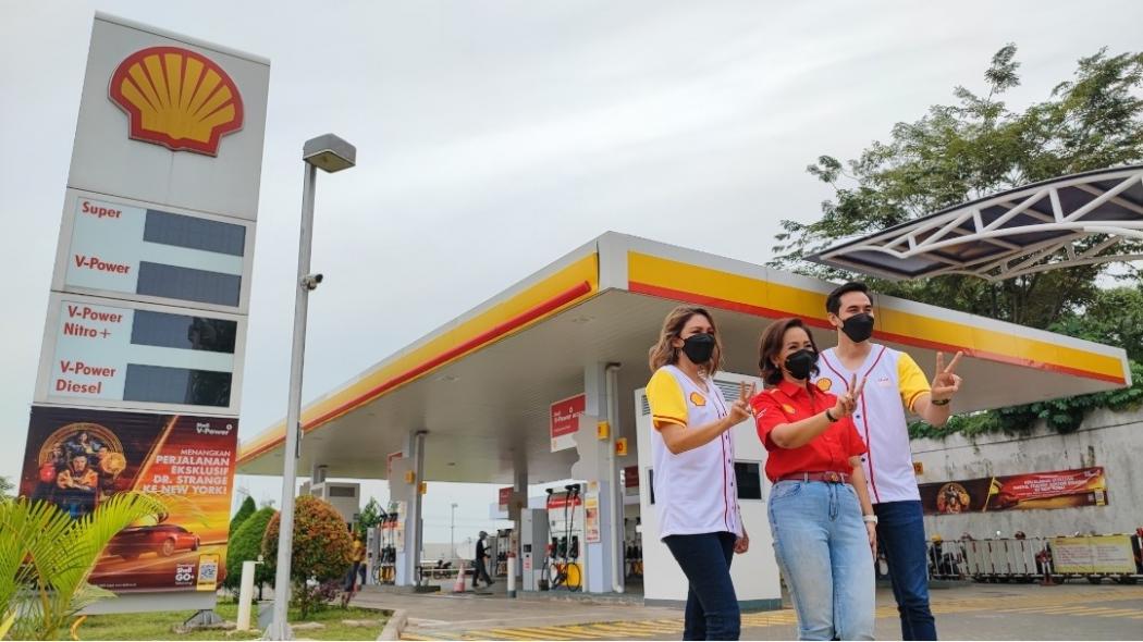 Harga BBM Naik, Pengguna Mobil Listrik di Shell Justru Adem Cukup Bayar Makanan Rp85.000 untuk Charging