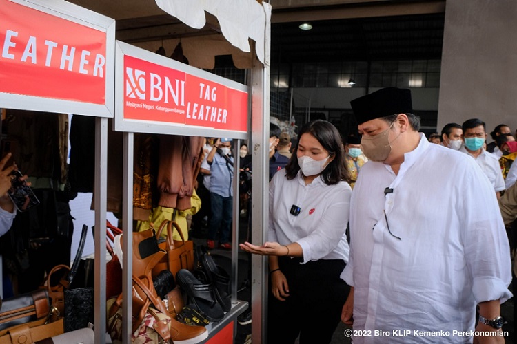 Tinjau Ekosistem Industri Kulit, Menko Airlangga Dorong Pemberdayaan UMKM melalui Akses Pembiayaan KUR