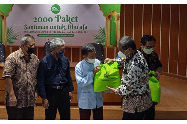  UAD Berbagi Salurkan 2.000 Paket Santunan untuk Dhuafa 