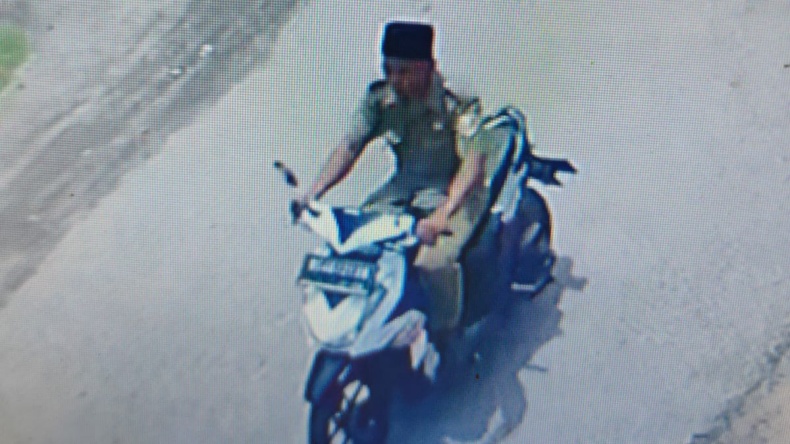 Pria Berseragam ASN di Lampung Pinjam dan Larikan Motor, Aksinya Terekam CCTV